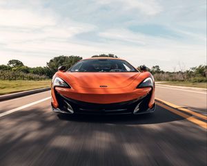 Превью обои mclaren mp4-12c, mclaren, спорткар, машина, движение