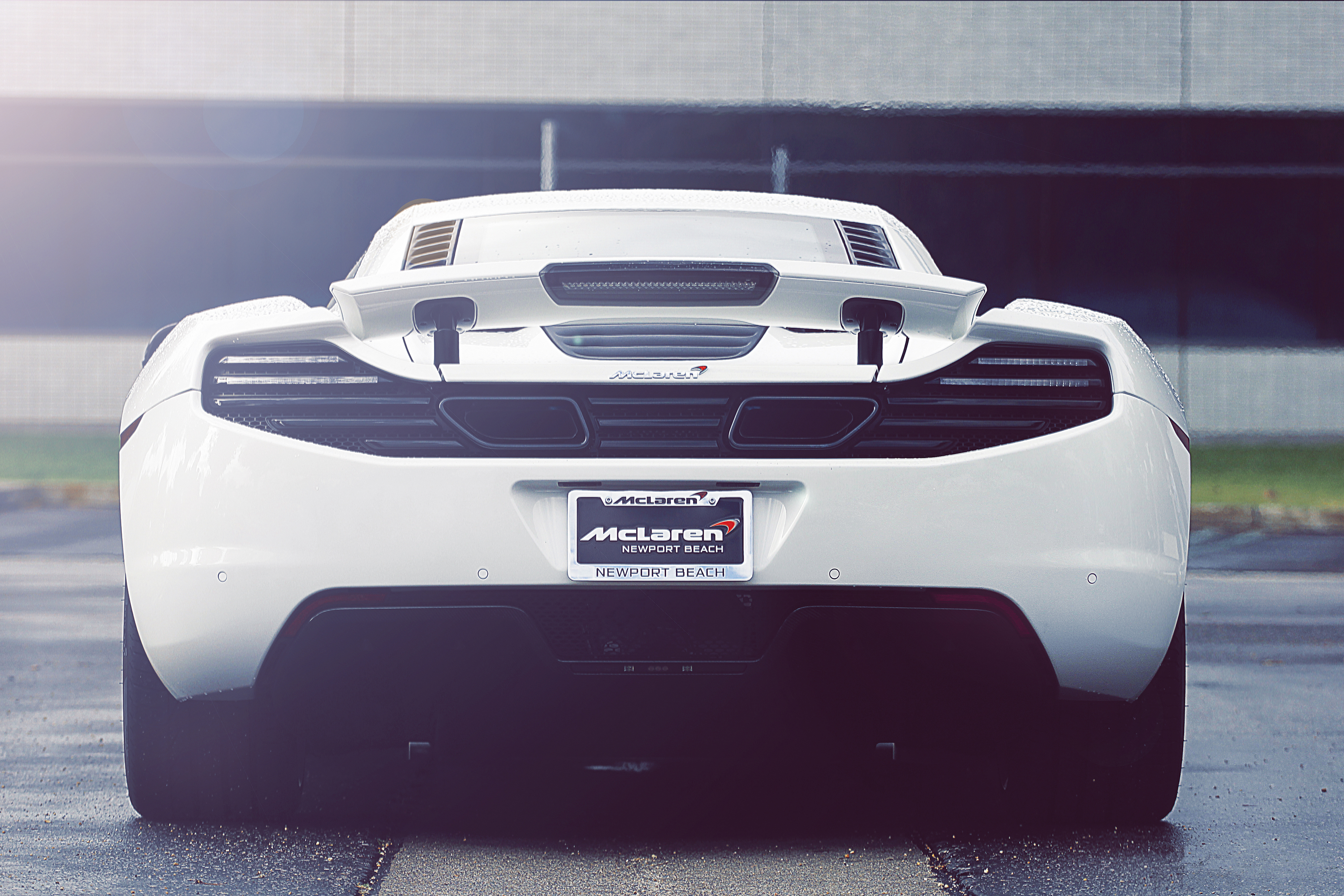 C car. MCLAREN mp4-12c White. Supercar MCLAREN Sport сзади. MCLAREN 12c Rear view. Спорткары будущего Лада.