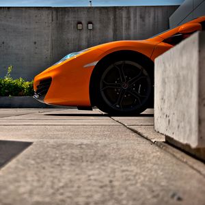 Превью обои mclaren, mp4, 12c, оранжевый, колесо