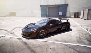 Превью обои mclaren p1, mclaren, автомобиль, черный, спорткар, колесо