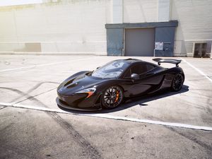 Превью обои mclaren p1, mclaren, автомобиль, черный, спорткар, колесо