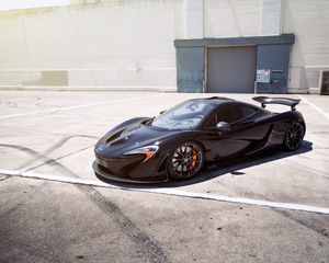 Превью обои mclaren p1, mclaren, автомобиль, черный, спорткар, колесо