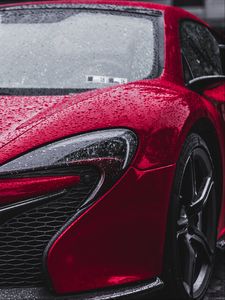 Превью обои mclaren p1, mclaren, красный, вид спереди, фары, капли