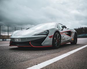 Превью обои mclaren p1, спорткар, машина