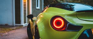 Превью обои mclaren, спорткар, автомобиль, вид сзади, зеленый