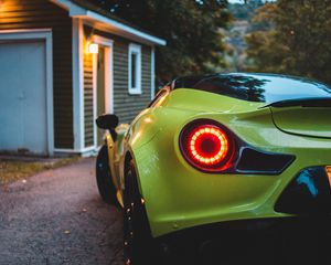 Превью обои mclaren, спорткар, автомобиль, вид сзади, зеленый