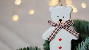 Превью обои медведь, украшение, ветки, хвоя, новый год, рождество, праздники