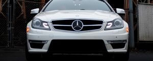 Превью обои mercedes, автомобиль, белый, вид спереди