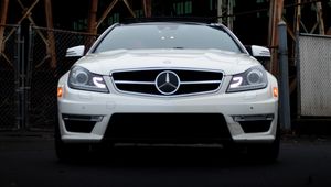 Превью обои mercedes, автомобиль, белый, вид спереди