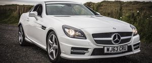 Превью обои mercedes, автомобиль, белый, фары, вид спереди