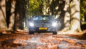 Превью обои mercedes, автомобиль, черный, дорога, свет