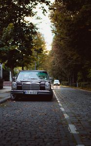 Превью обои mercedes, автомобиль, черный, старый, дорога