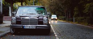 Превью обои mercedes, автомобиль, черный, старый, дорога