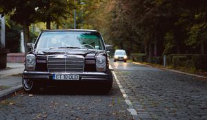 Превью обои mercedes, автомобиль, черный, старый, дорога