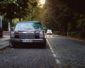 Превью обои mercedes, автомобиль, черный, старый, дорога