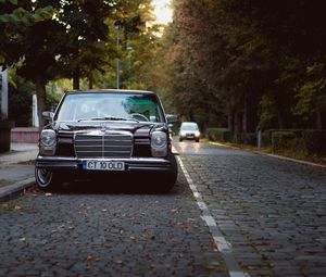 Превью обои mercedes, автомобиль, черный, старый, дорога