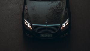 Превью обои mercedes, автомобиль, черный, вид сверху, асфальт