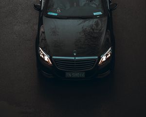 Превью обои mercedes, автомобиль, черный, вид сверху, асфальт