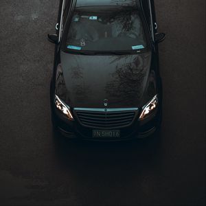 Превью обои mercedes, автомобиль, черный, вид сверху, асфальт