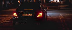 Превью обои mercedes, автомобиль, черный, дорога, город, ночь