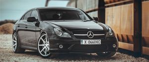 Превью обои mercedes, автомобиль, черный, галька