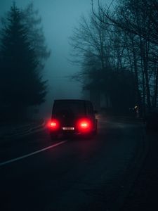 Превью обои mercedes, автомобиль, фонари, дорога, туман, темный