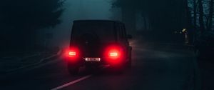 Превью обои mercedes, автомобиль, фонари, дорога, туман, темный