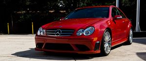 Превью обои mercedes, автомобиль, красный, стоянка