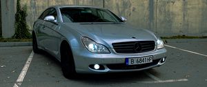 Превью обои mercedes, автомобиль, серебристый, стоянка