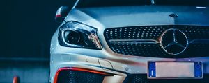 Превью обои mercedes, автомобиль, серый, вид спереди, ночь