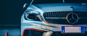 Превью обои mercedes, автомобиль, серый, вид спереди, ночь