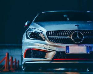 Превью обои mercedes, автомобиль, серый, вид спереди, ночь