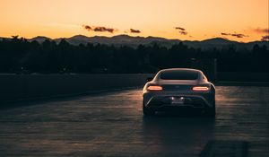 Превью обои mercedes, автомобиль, серый, фонари, дорога, закат