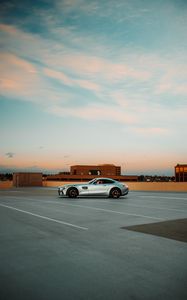 Превью обои mercedes, автомобиль, серый, стоянка, здания