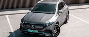 Превью обои mercedes, автомобиль, серый, стоянка, асфальт