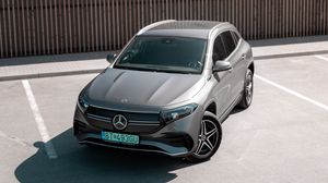 Превью обои mercedes, автомобиль, серый, стоянка, асфальт