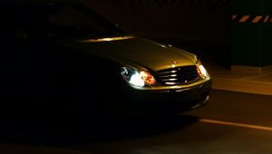 Превью обои mercedes, автомобиль, серый, дорога, темный
