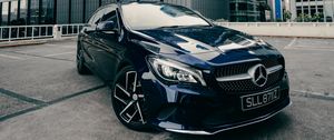 Превью обои mercedes, автомобиль, синий, парковка