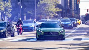 Превью обои mercedes, автомобиль, зеленый, дорога