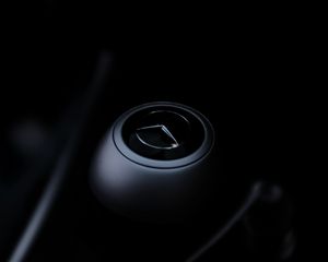 Превью обои mercedes benz, автомобиль, салон, темный