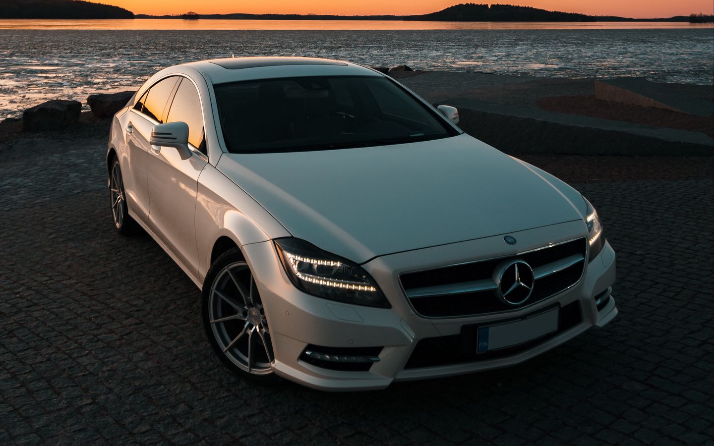 Скачать 1440x900 mercedes benz cls, mercedes benz, автомобиль, вид спереди,  фары обои, картинки 16:10