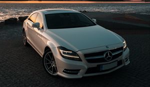 Превью обои mercedes benz cls, mercedes benz, автомобиль, вид спереди, фары