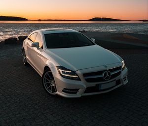 Превью обои mercedes benz cls, mercedes benz, автомобиль, вид спереди, фары