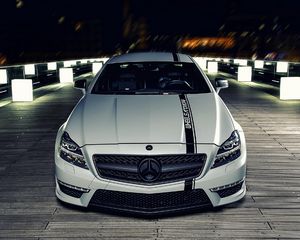 Превью обои mercedes benz cls, mercedes benz, ночь, вид спереди, бампер