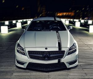 Превью обои mercedes benz cls, mercedes benz, ночь, вид спереди, бампер