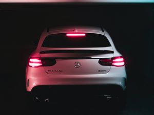 Превью обои mercedes benz gle 350d, mercedes, вид сзади, фары