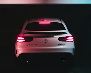 Превью обои mercedes benz gle 350d, mercedes, вид сзади, фары