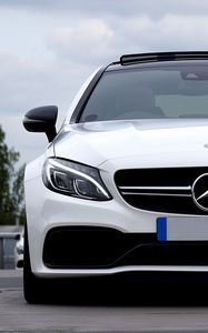 Превью обои mercedes c63 amg, mercedes, машина, белый, вид спереди