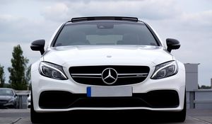 Превью обои mercedes c63 amg, mercedes, машина, белый, вид спереди