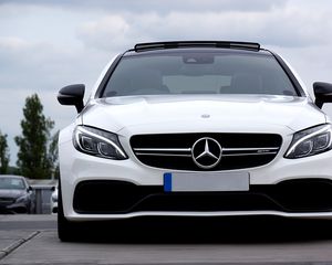 Превью обои mercedes c63 amg, mercedes, машина, белый, вид спереди